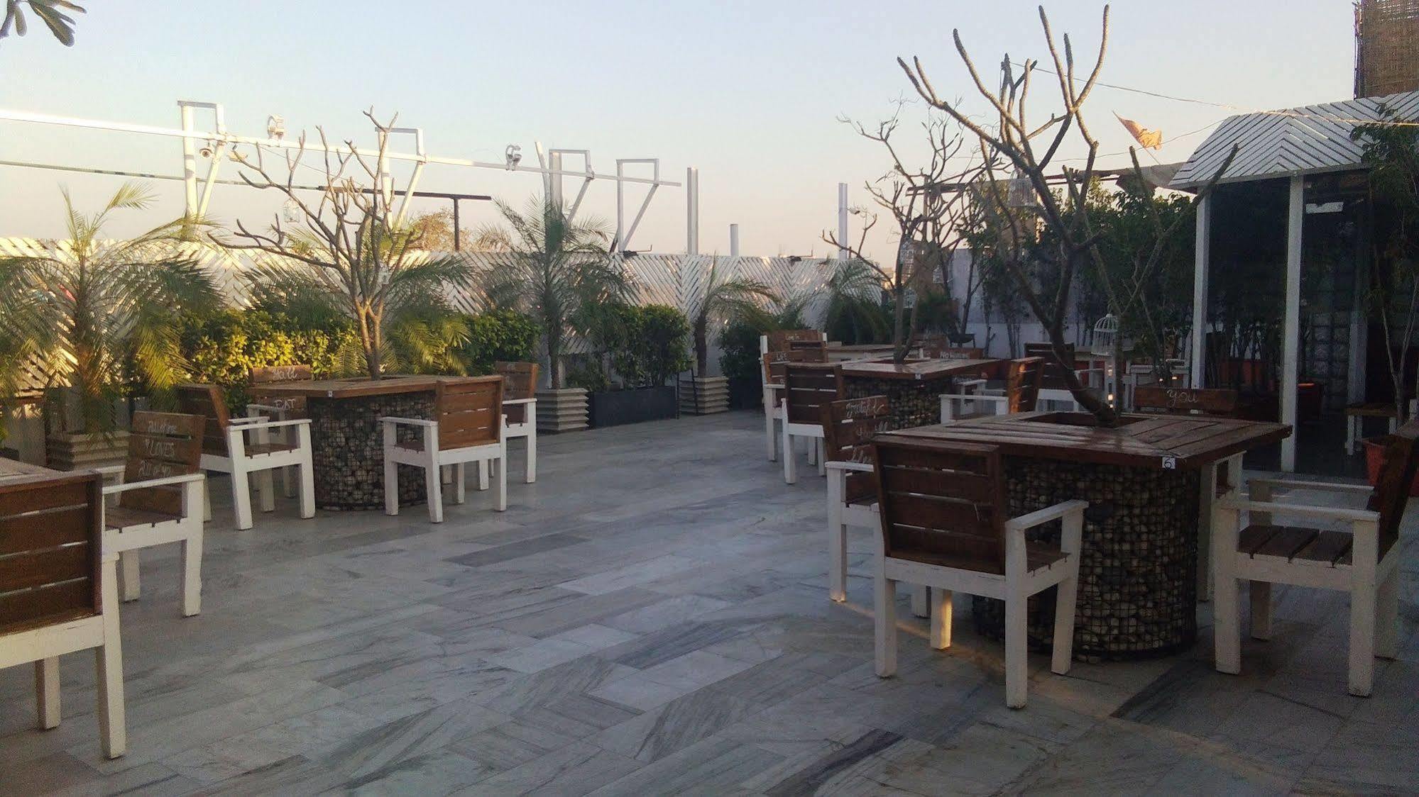 The White Klove Nueva Delhi Exterior foto