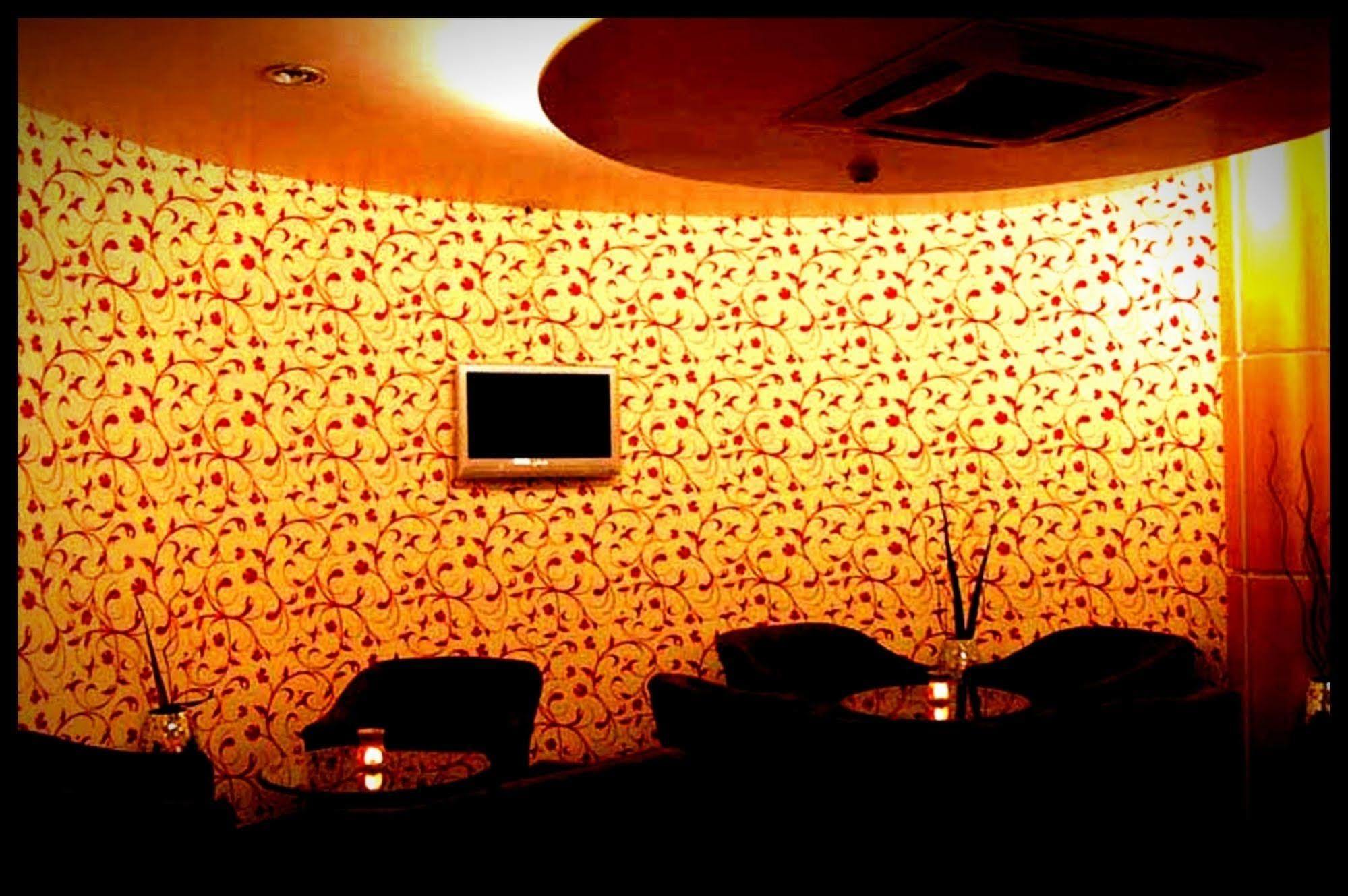 The White Klove Nueva Delhi Exterior foto